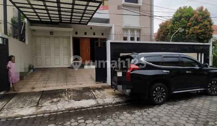 Rumah Mewah Di Kawasan Elit Halmahera Tengah Kota Semarang 2