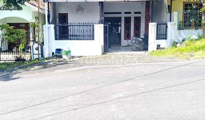 Sell Ready-to-Live Flood-Free House in Manyaran, Semarang City