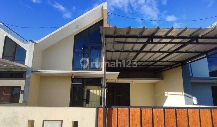 Rumah Baru Modern Minimalis Pinggir Jalan Utama  1