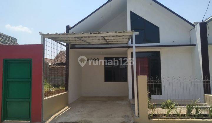 Rumah modern model scandinavian pinggir jalan raya 1