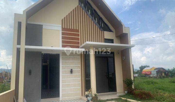 Rumah modern model scandinavian pinggir jalan utama 1