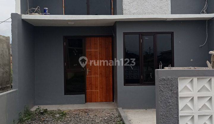 Rumah baru modern model scandinavian pinggir jalan utama  1