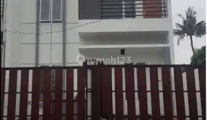 Rumah 2 Lantai Semi Kompleks Akses Lebar Di Kebayoran Lama  2