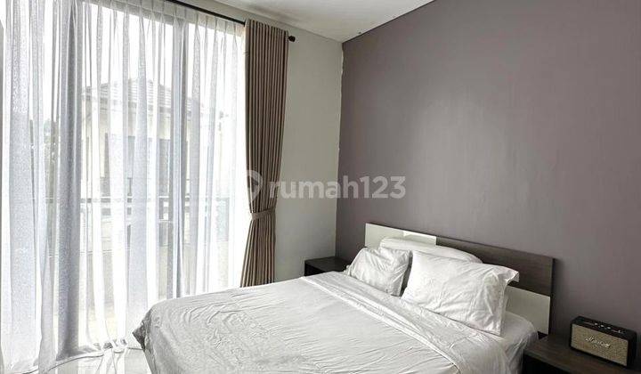  Rumah 3 Lantai Furnished Bagus Shm Di Lavon Suvarna Sutera 2