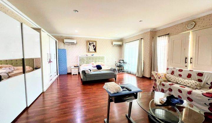 Rumah 2 Lantai Bagus Unfurnished SHM di Green Garden, Jakarta Barat 1