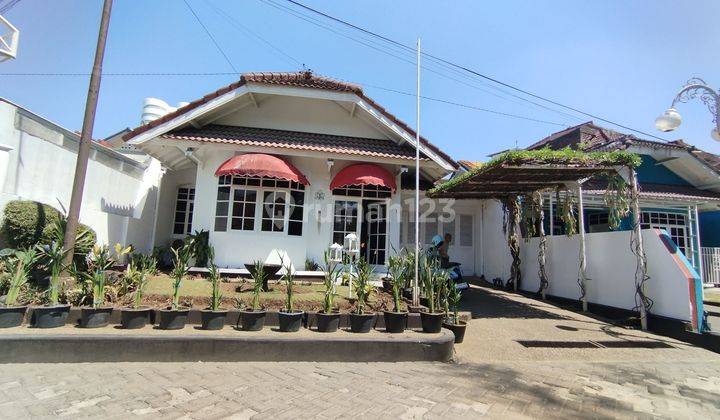 Disewakan rumah di Komplek taman pelesiran Cihampelas kota Bandung 1