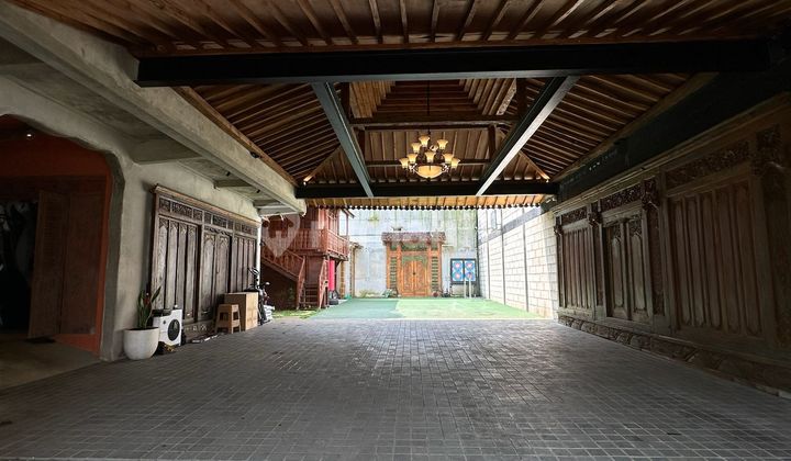 Rumah Unik Terkesan Mewah With Private Pool di Bintaro Tangsel