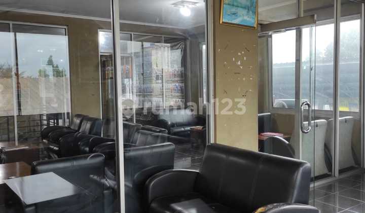 Dijual Tanah dan Bangunan Lokasi Strategis di Pinggi Jalan, Posisi Hoek. Dijual Tanah dan Bangunan Lokasi Strategis di Pinggi Jalan, Posisi Hoek.