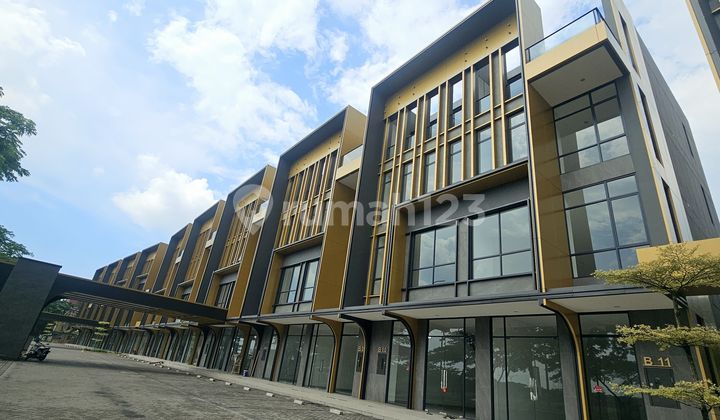 For Rent: 4-Story Shop House with Lift in BSD For Rent: 4-Story Shop House with Lift in BSD