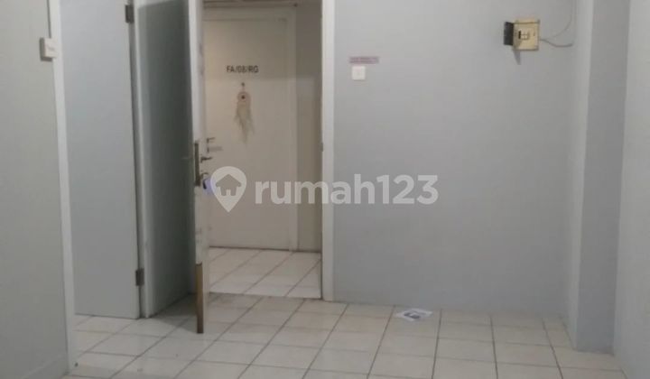 Unit apartment green pramuka studio unfurnish tahunan muurah  2