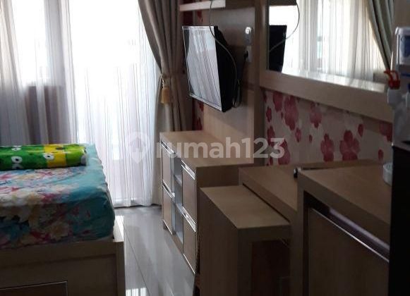 the green pramuka sewa bulanan studio full furnish siap huni  