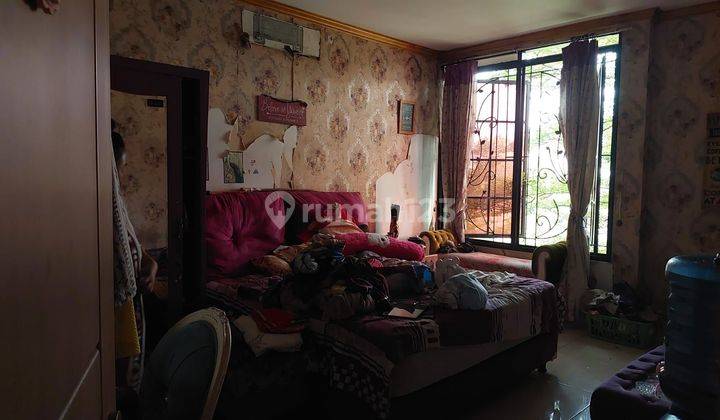 kamar tidur rumah suasana asri di cluster