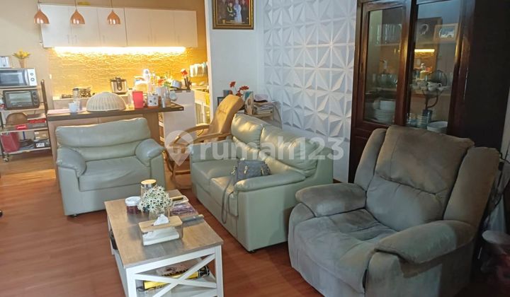 Nice 2-Story Minimalist House with SHM in Sector 9, Bintaro Jaya, South Tangerang Nice 2-Story Minimalist House with SHM in Sector 9, Bintaro Jaya, South Tangerang