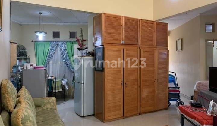 For sale: Nice West-facing House in BSD. Quick sale. 2