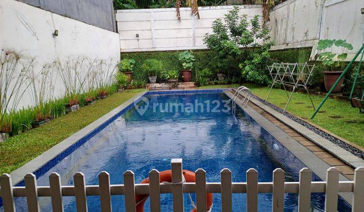 Dijual rumah mewah ada swimming pool di Bintaro 1