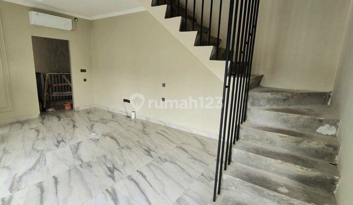 Rumah Bagus 2 Lantai Semi Furnished di Bsd 2