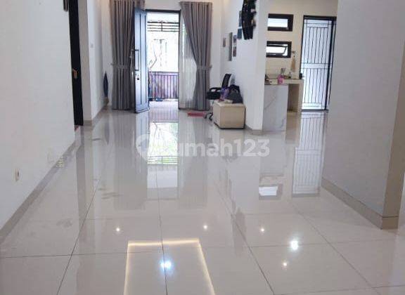 Rumah Full Renovasi Semi Furnished di Graha Raya Bintaro 2