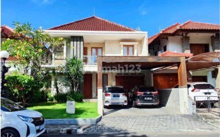 For sale, semi-furnished luxury house, strategic location, Teras Ayung, Denpasar 1