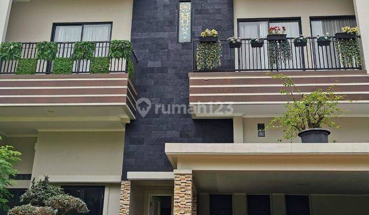 Rumah Keren 3 Lantai Pakai Roof Top Yang Luas 1