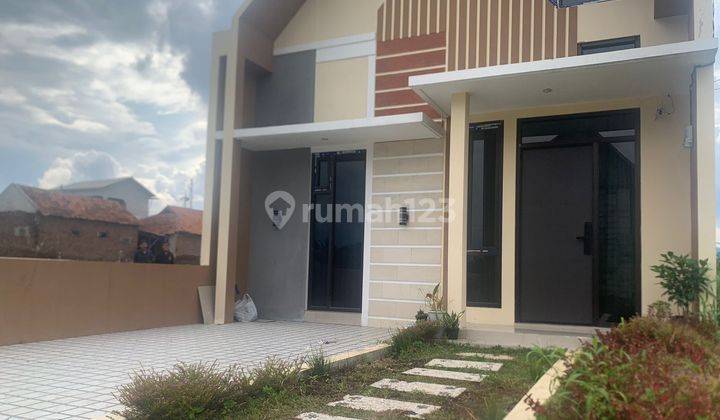 Rumah di bandung siap huni samping jalan 1