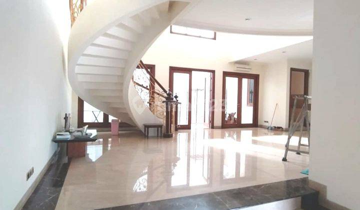 Disewakan Rumah Classic Luxury Siap Huni Harga Murah Nego Sampe Jadi, Bebas Banjir Lokasi Strategis di Perumahan Puri Indah, Puri, Kembangan, Jakarta Barat 1