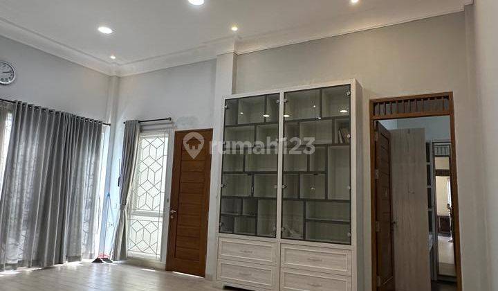 Dijual Rumah Cantik Hoek Bangunan Mandiri Di The Green, Bsd 2