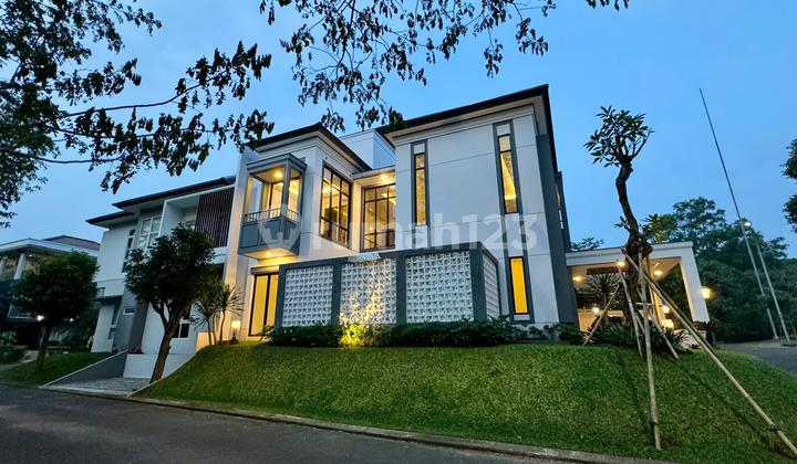 Rumah Mewah Brand New Design Modern Lingkungan Asri di Delatinos