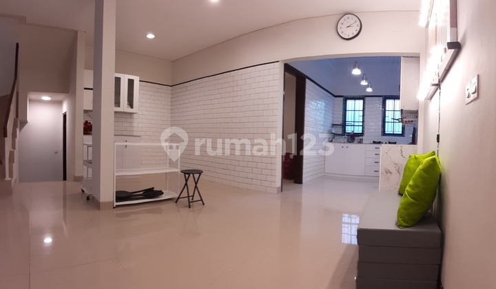 NICE MODERN HOUSE, NEAT AND WELL-MAINTAINED IN MOZIA BSD, GOOD LOCATION