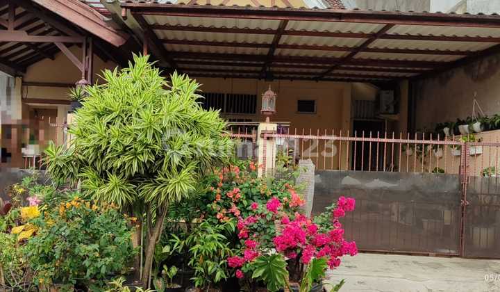 Dijual Rumah Rapih di Sektor 1c 2 Lantai Lokasi Bagus Strategis 