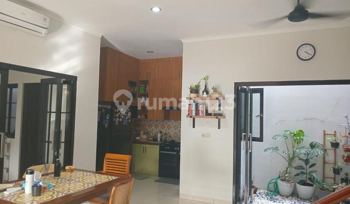 NICE MODERN HOUSE NEAR THE SHOPPING CENTER IN KENCANA LOKA BSD 2