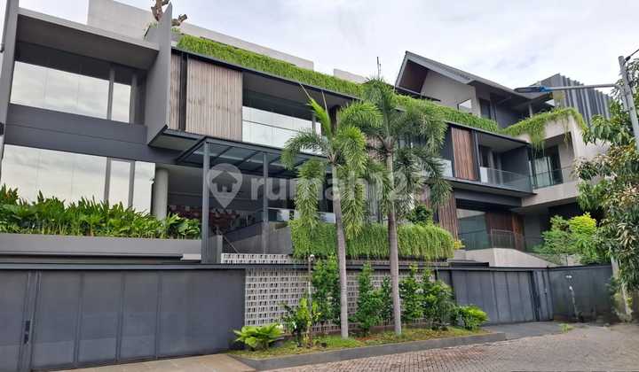 Rumah Bergaya Minimalis Tropical Resort di Komp. Daan Mogot Baru Rumah Bergaya Minimalis Tropical Resort di Komp. Daan Mogot Baru