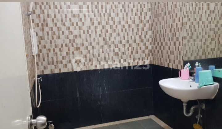 A nice and tidy newly renovated house in Griya Loka BSD. 2