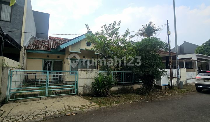 HOUSE IN A STRATEGIC LOCATION WITH EASY ACCESS KENCANA LOKA BSD