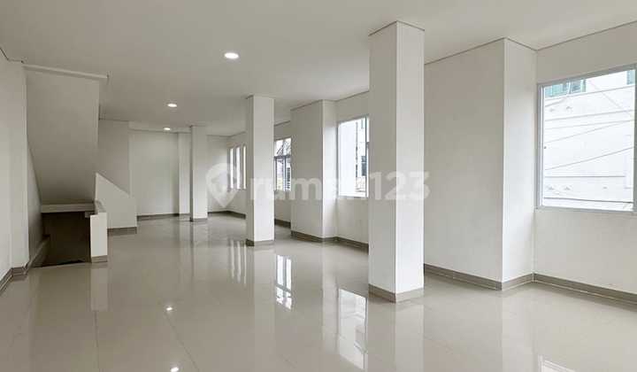 Dijual Segera Ruko Bagus 4 Lantai di Tebet Lokasi Strategis Dijual Segera Ruko Bagus 4 Lantai di Tebet Lokasi Strategis