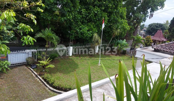 Dijual. Rumah Butuh Minim Renovasi SHM di Lembang