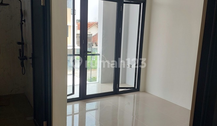 Rumah Antapani, 2 Lantai, HGB, Dekat Pusat Perbelanjaan,