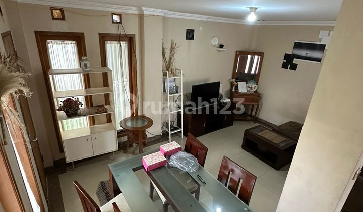 Affordable 3-Story Ready-to-Occupy Nice House in Cisitu Town House I 2