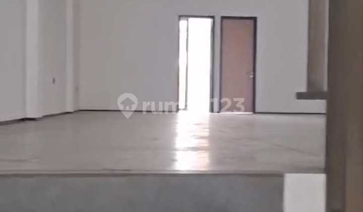 Main Road Shop House for Rent in Pasir Kaliki, Bandung 2