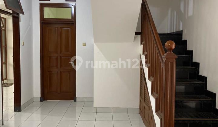 Rumah Murah 2 Lantai Siap Huni Bagus SHM di Sayap Jalan Riau 2