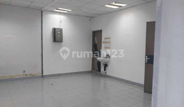 Cheap 3-Story Shop House 76.0 M² Certificate of Ownership in Taman Surya Caringin 2