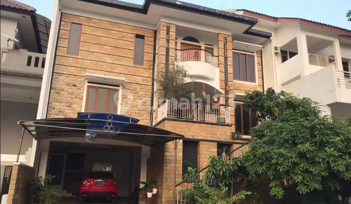 Rumah Mewah Puri Sriwedari Cibubur ada Kolam Renang