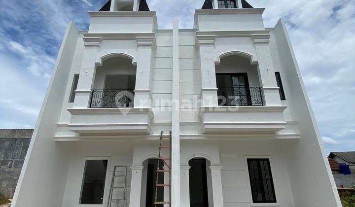 Rumah Classic Modern 2,5 Lantai + Rooftop di Kelapa Dua Depok
