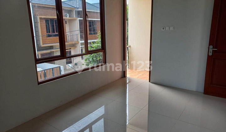 Rumah 2 Lantai Kalimulya Strategis Dekat GDC & Stasiun 2