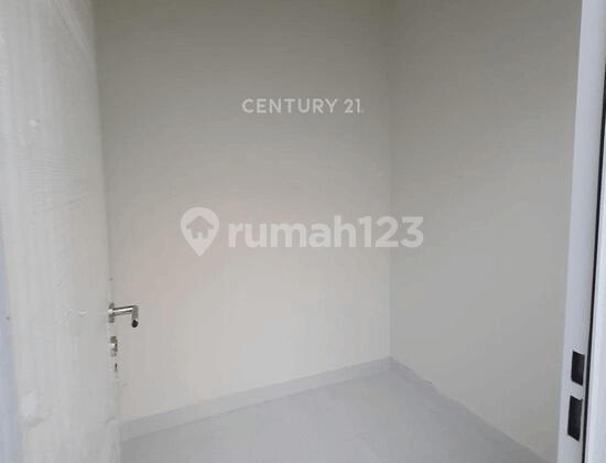 Rumah 2 Lantai Bagus Siap Huni Di Cluster La Seine JGC Cakung 2