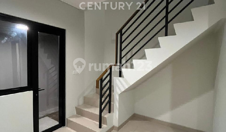Rumah Baru 2 Lantai Cluster Viola Di SCG Bekas