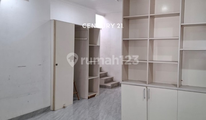 Semi-Furnished Hook House in Alamanda Cluster, JGC, East Jakarta 2