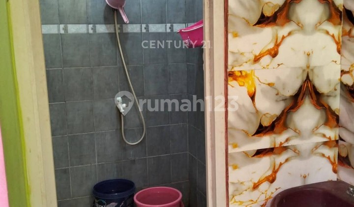 Di Jual Rumah Depan Taman di Bintara Bekasi 2