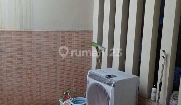 Dijual Rumah 2 Lt Bagus dan Rapi di Heliconia (Pinggir Jalan), Harapan Indah, Bekasi 2
