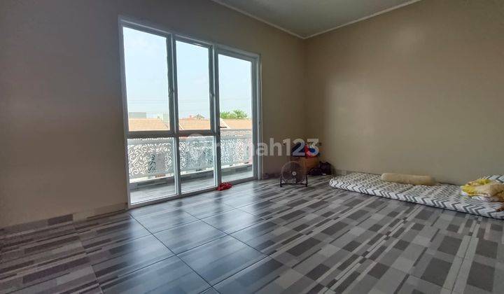 Dijual Rumah Cantik 3 Lt, Bagus Dan Rapi Semi furnished di Harapan Indah, Bekasi 2