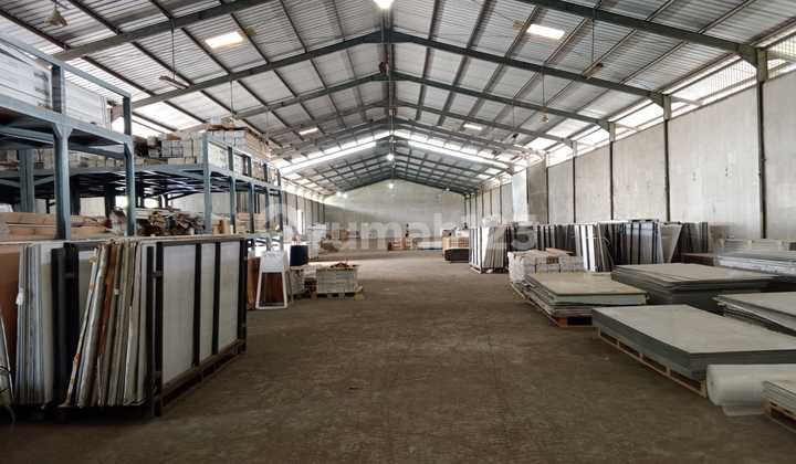 For Rent Spacious Warehouse, Strategically Located on Narogong Road, Bantar Gebang, Bekasi